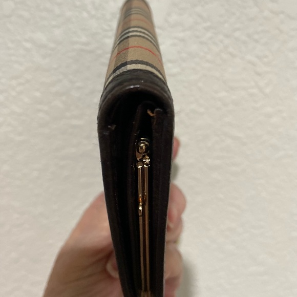 Burberrys GUC Classic Pre-1999 Vintage Haymarket Kiss Lock Wallet - Picture 13 of 15